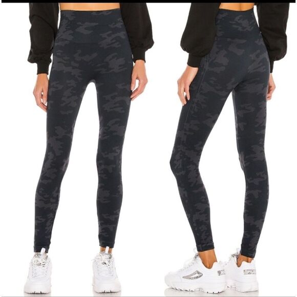 Spanx Look At Me Now Leggings in Black Camo size Large - Picture 1 of 7